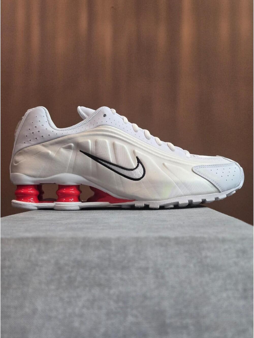 Nike Shox R4 - White Phantom Red Picante (CW2626-102) Size 7Y / Women's 8.5